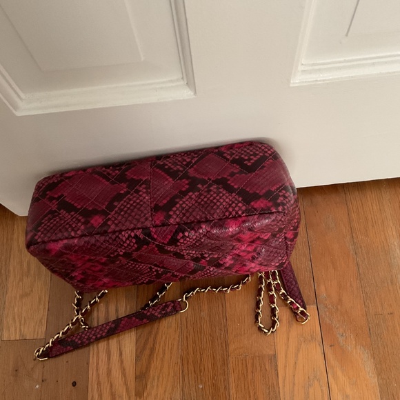 Michael Kors Sloan Pink Snake Print Crossbody Bag With Gold Chain Strap & Logo L - Picture 3 of 3